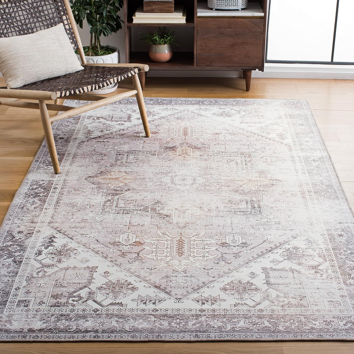 SAFAVIEH Tucson Collection Area Rug - 6&#39;6&quot; x 9&#39;