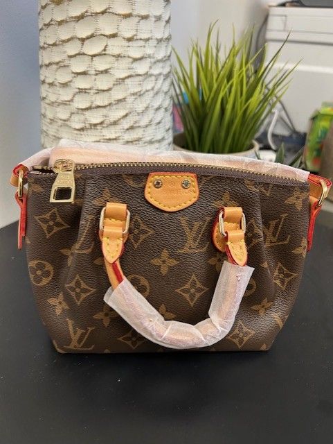 *Imitation* Louis Vuitton Monogram Mini Turenne