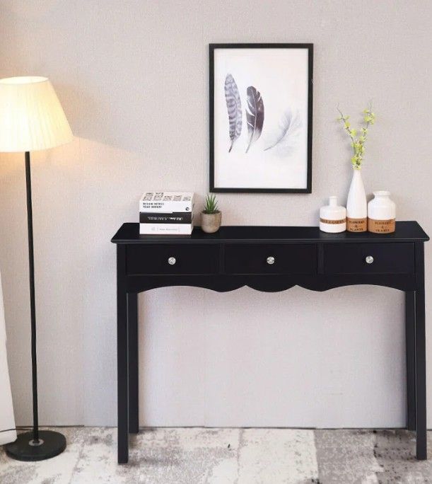 Lucilla 39.5&#39;&#39; Console Table