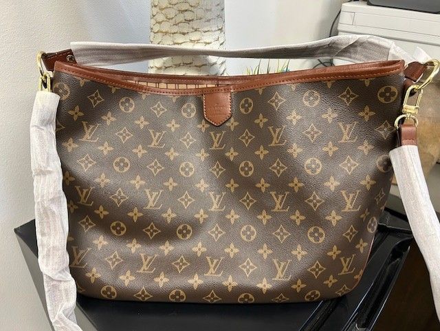 *Imitation* Louis Vuitton Purse