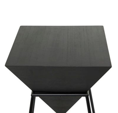Wade Logan Azier 23.75&#39;&#39; Tall Frame End Table