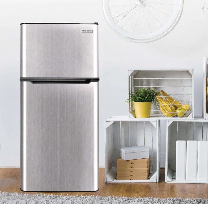 *Imperfect* Frigidaire 4.5 Cu. Ft. Freestanding Bar Fridge