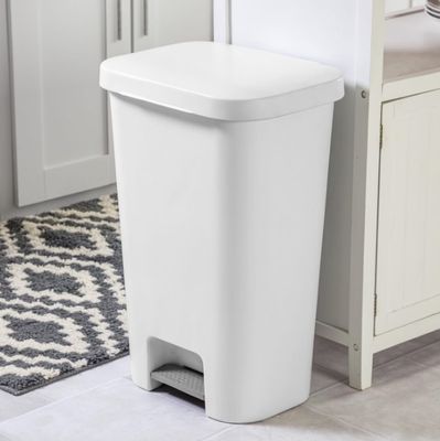 Sterilite 45 L Step-On Waste Basket
