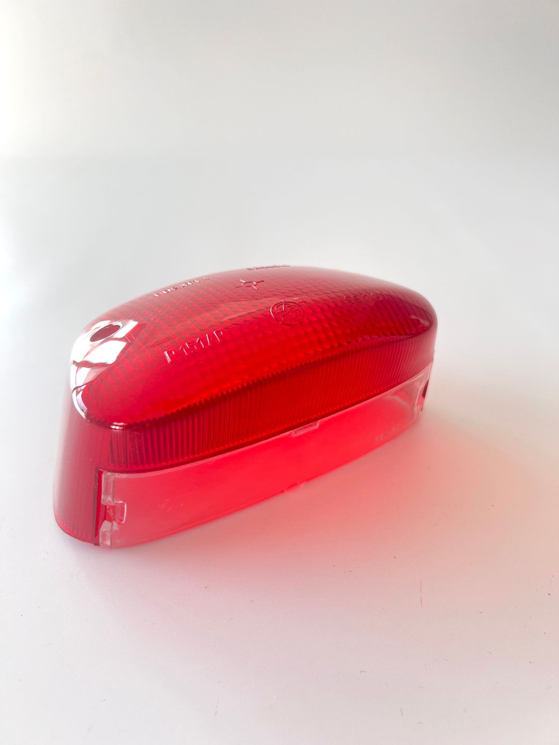 Rear red lens adaptable to CEV 505