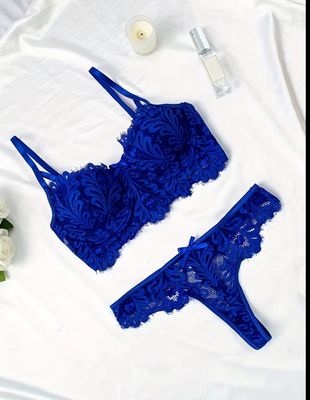 Contrast Lace Push-Up Bra and Triangle Panties - 2pcs Set