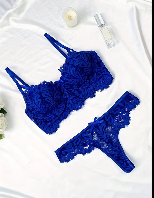 Contrast Lace Push-Up Bra and Triangle Panties - 2pcs Set