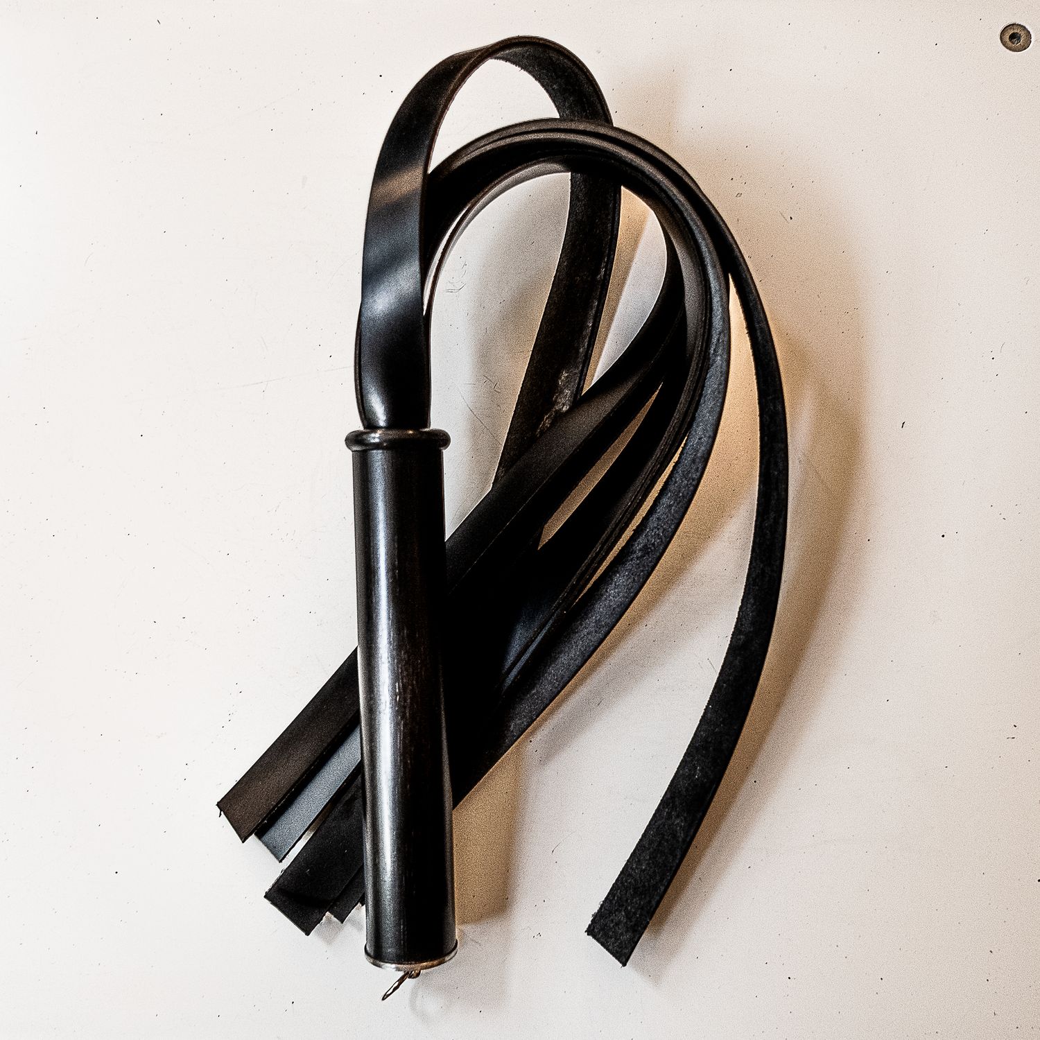 Shiny Flap. 61cm/24&quot; Boot Leather Flogger