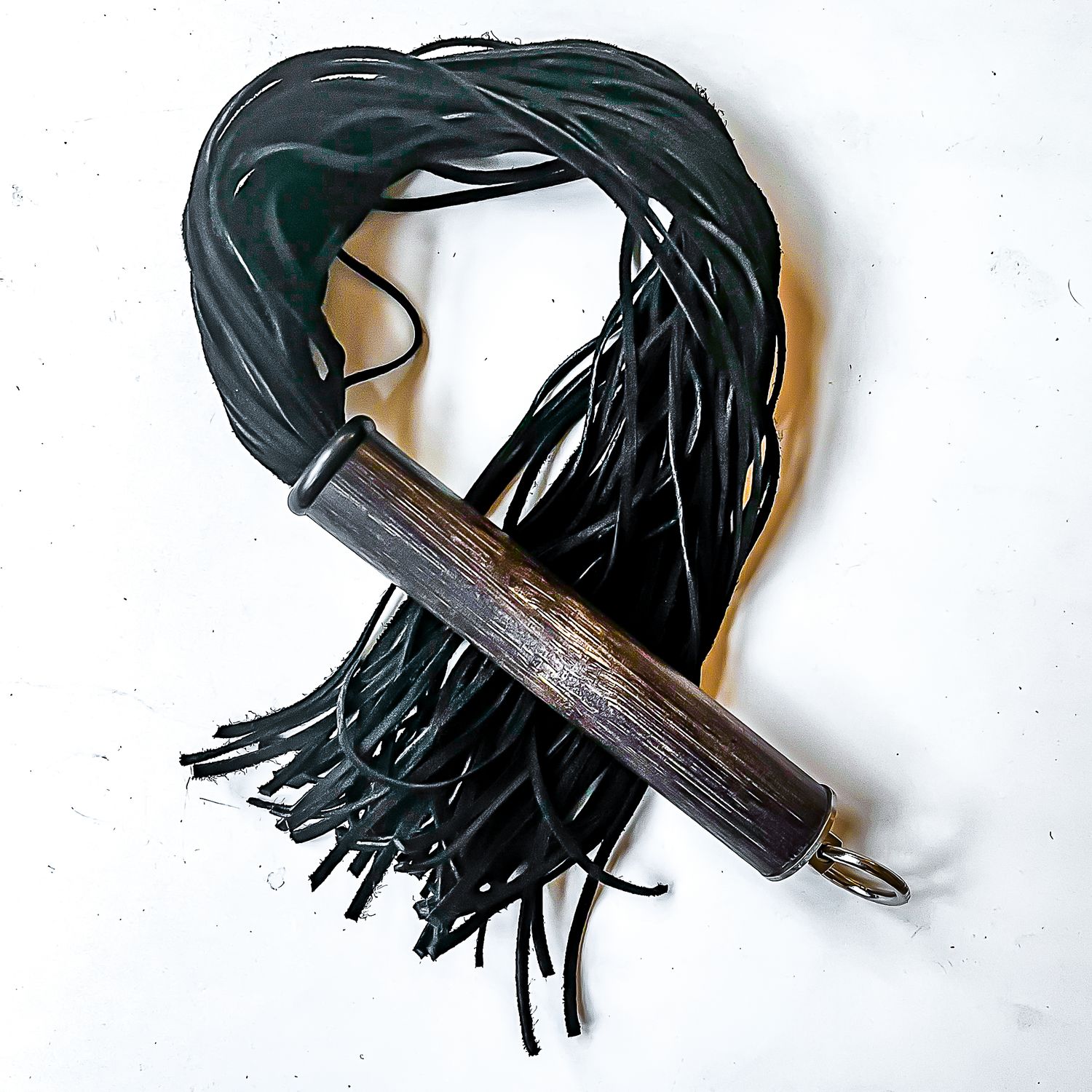 Linguine/Nero. 61cm/24&quot; Veloursleder-Flogger