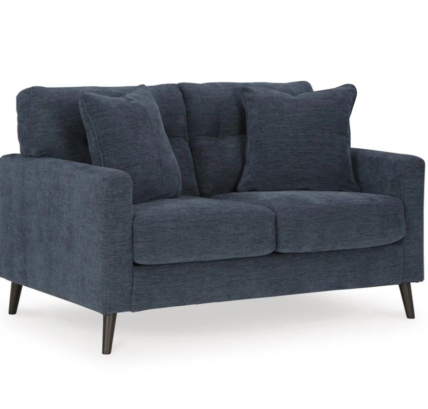 Mid-Century Modern Tufted  Love Seat with 2 Pillows Signature Design by Ashley Bixler