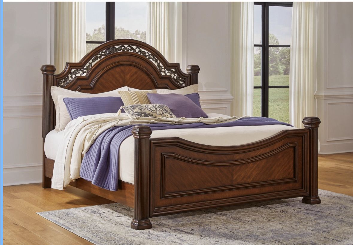 Lavinton Queen Poster Bed By Ashley Design