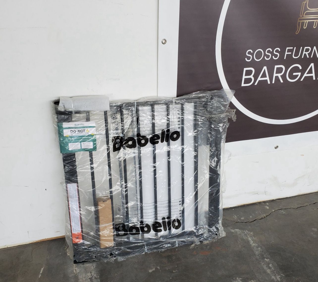 Easy Install Metal Baby/Pet Safety Gate Adjustable with Safety Lock (Black)