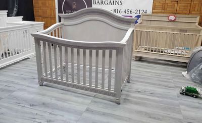 BabyNursery Crib Evolur Madison 5-in-1 Curved Top Convertible in Antique Grey Mist