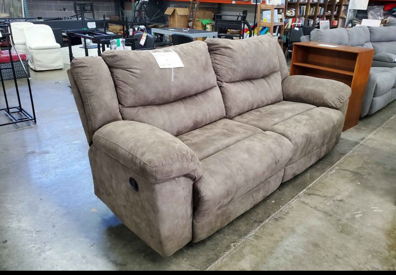Manual Reclining Sofa Couch 92" in fossil
