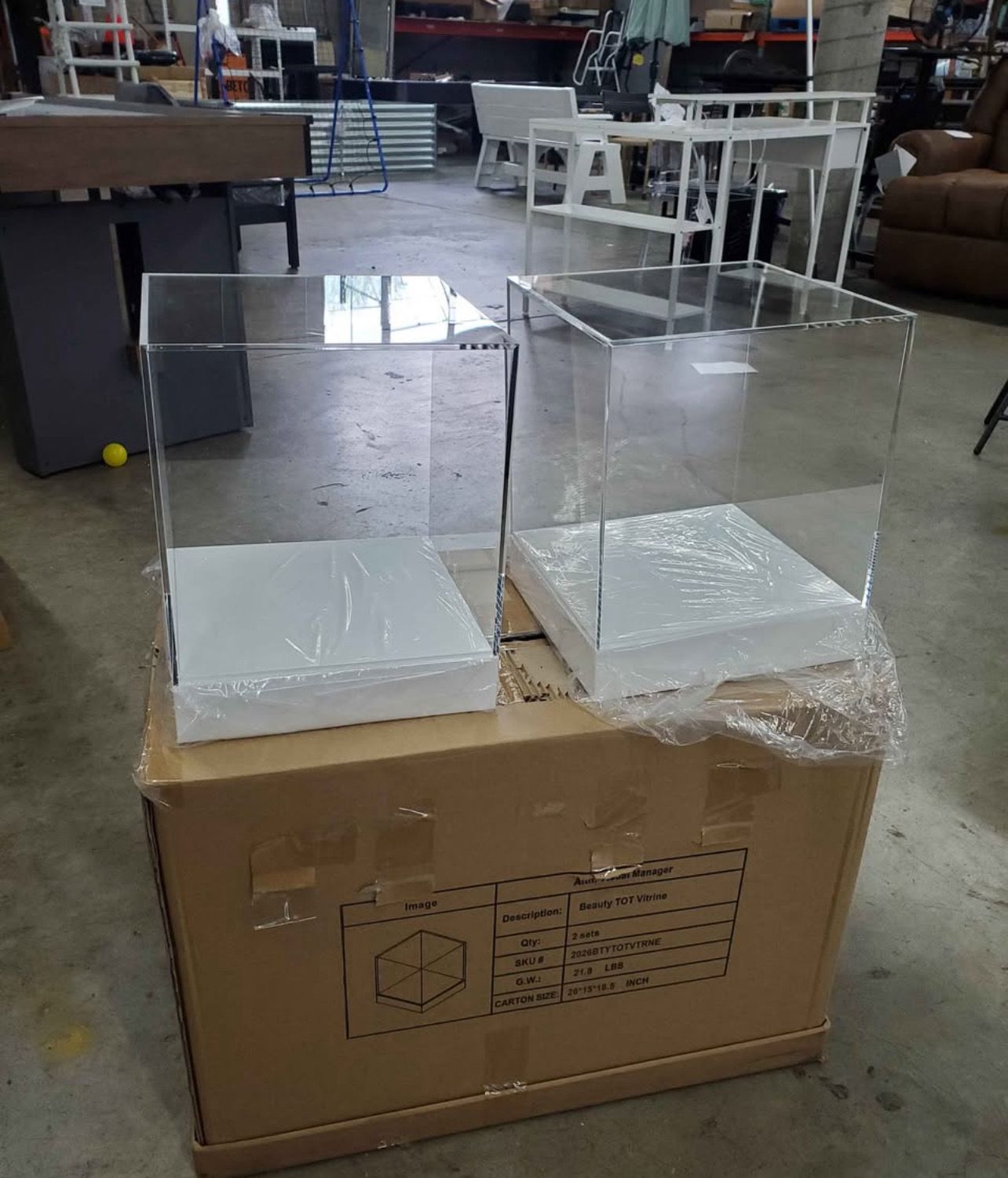 Store Cosmetics Glass-enclosed display case clear acrylic organizer showcase