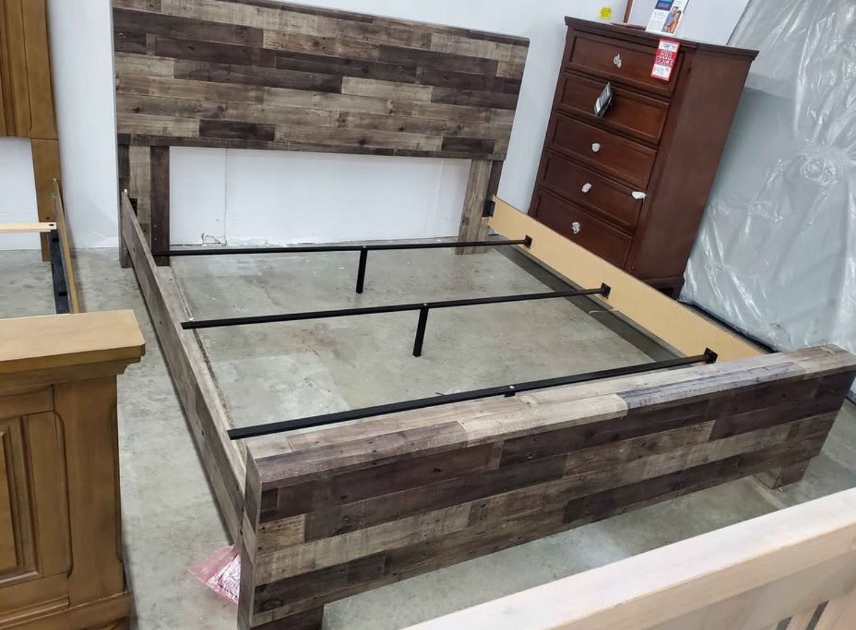 King Size Modern Farmhouse Panel Bed in Two Tone Walnut and Gray Ashley Derekson