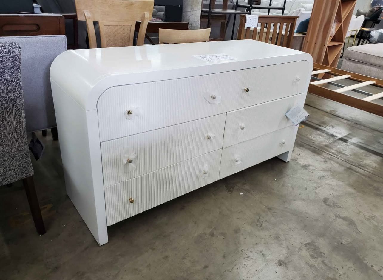 Safavieh Dresser - Couture - Liabella 6 Drawer Curved Dresser - White - Gold - SFV2144A