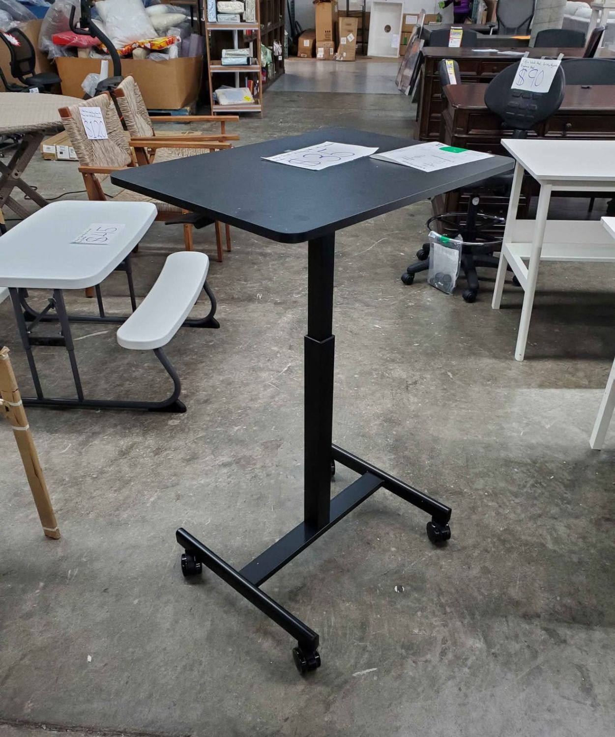 Mobiles Small Standing Desk - Sit Stand Portable Rolling Laptop Desk with Lockable Wheels