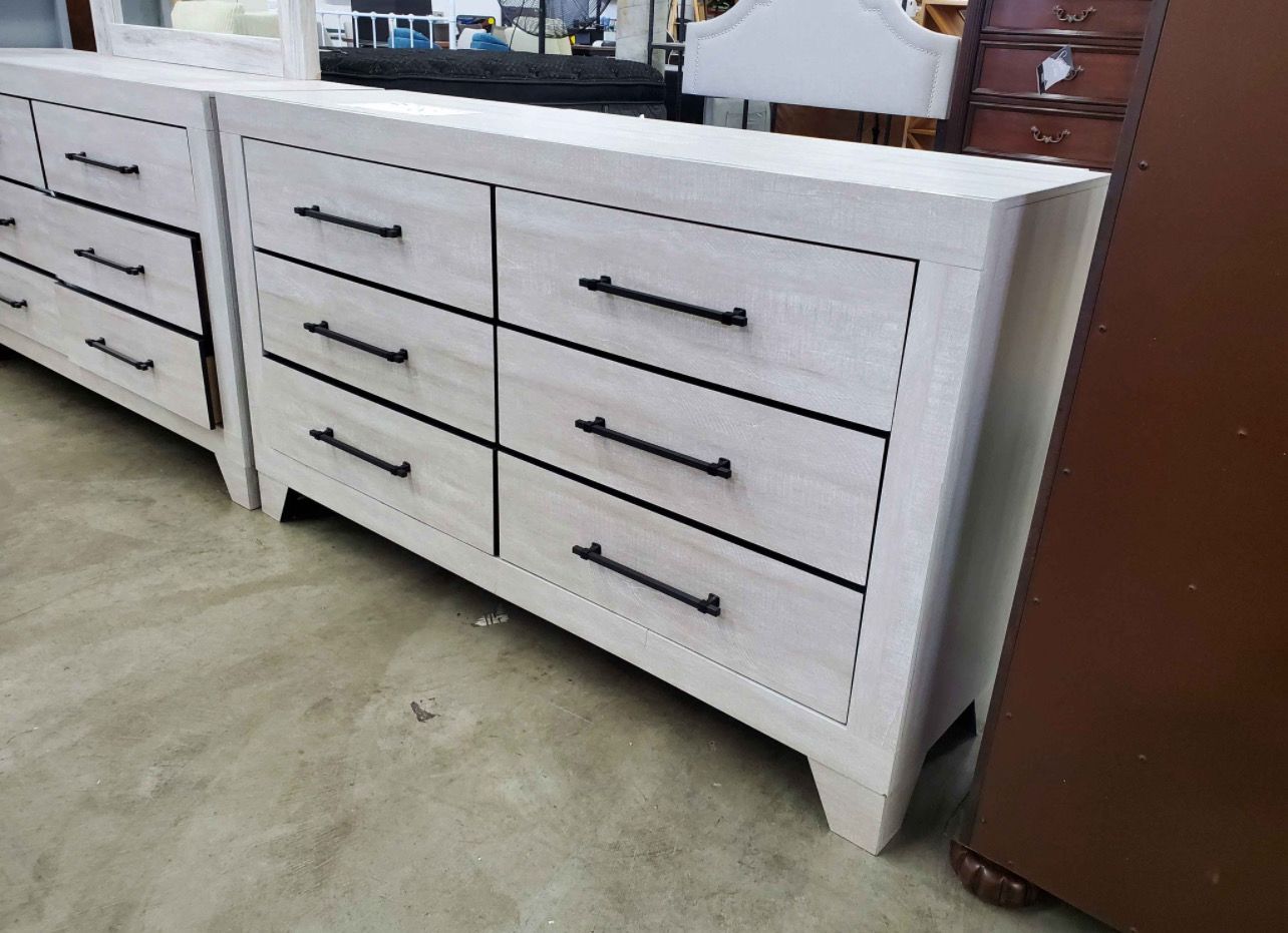 6 Drawer Dresser with English Dovetails Light Gray Furniture of America Soun