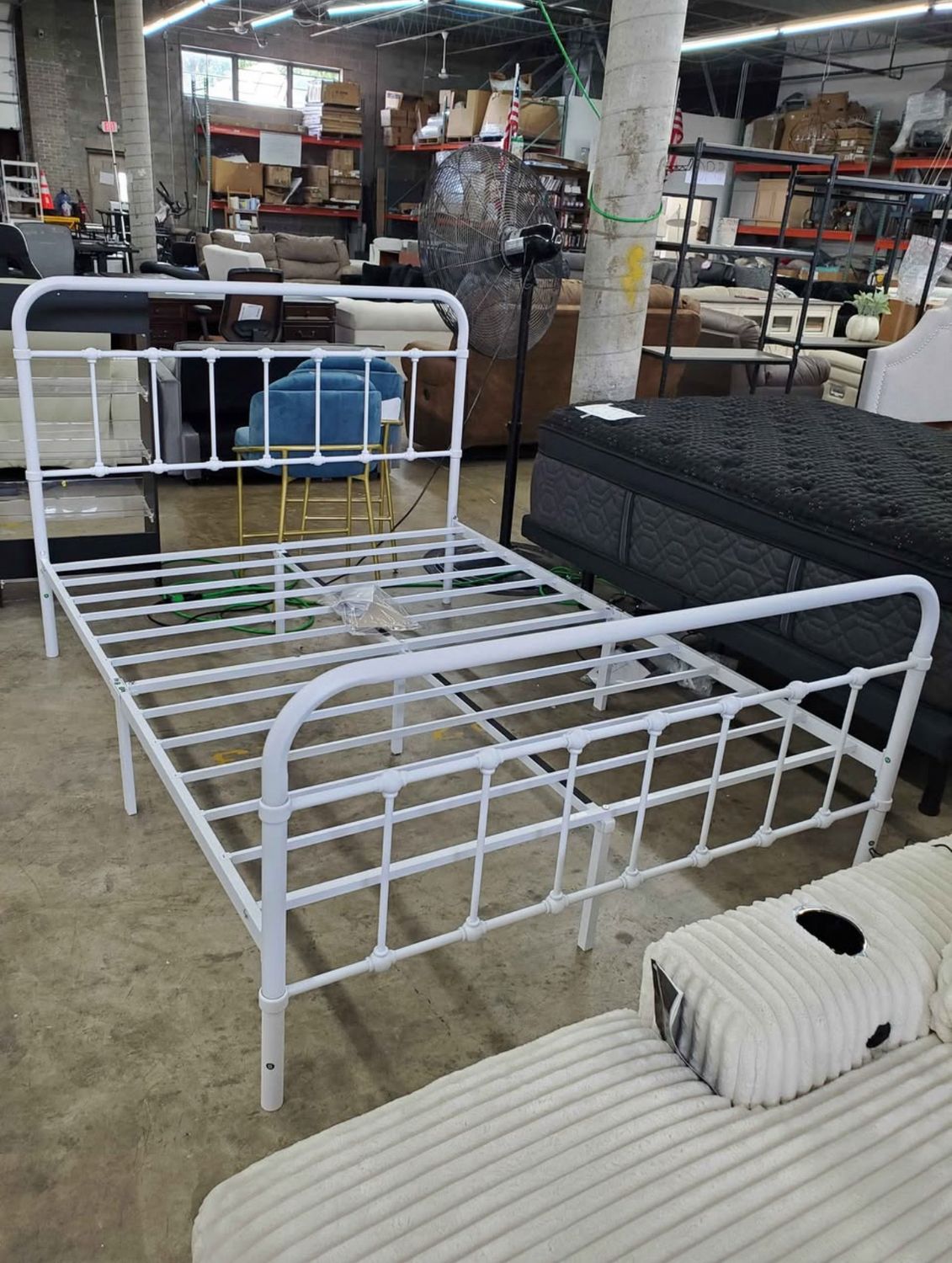 Queen Size Victorian Style Metal Platform Bed Frame Headboard/Footboard Steel Slats - White