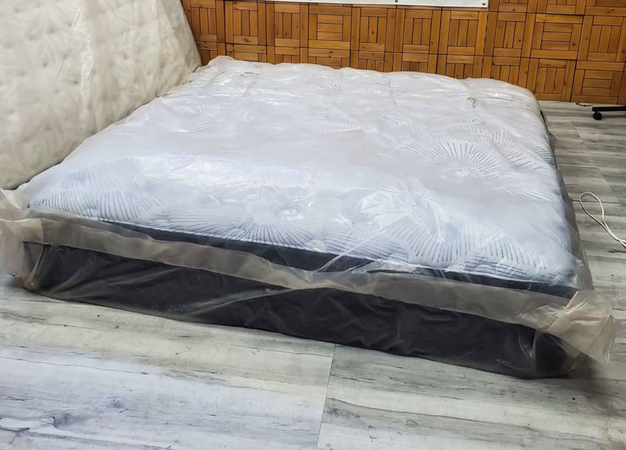 King Size 14.5" Serta Perfect Sleeper Blue Lagoon Nights Plush Pillowtop