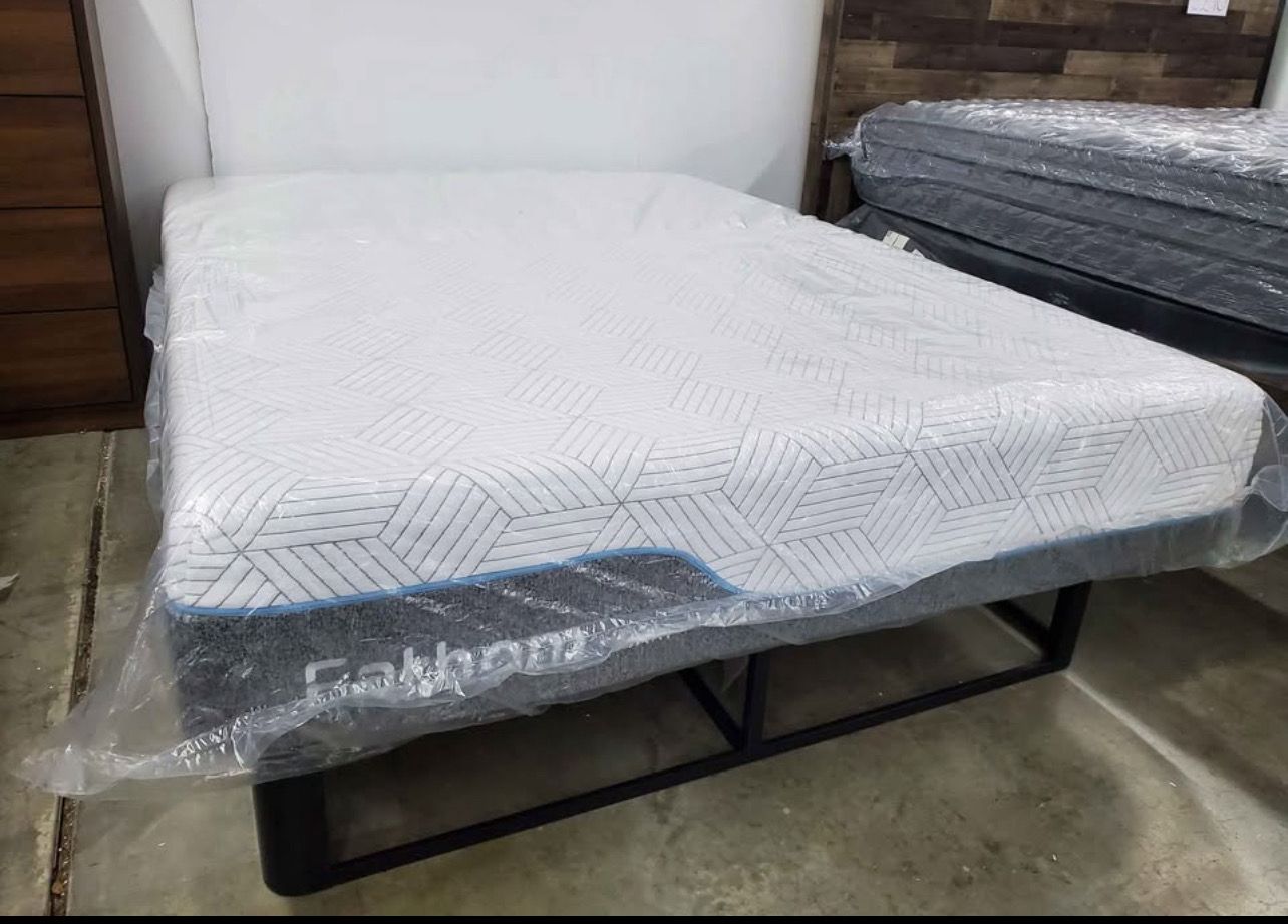 Queen Size Firm Mattress 12 Inch Memory Foam with Gel Foam and Removeable Fiberglass Free Cover