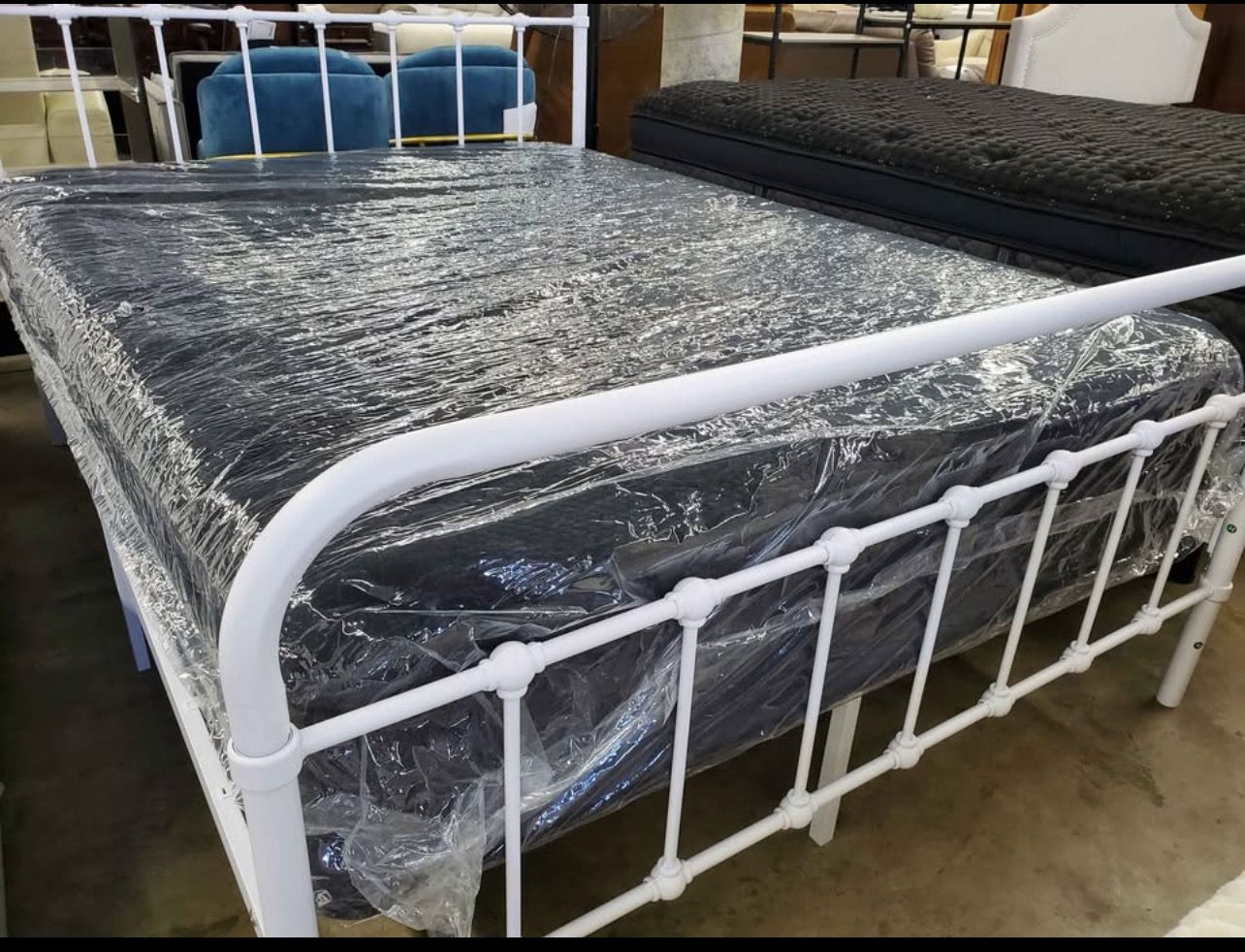 Queen Size 12 inch Mattress Hybrid With Individual Pocket Spring Charcoal Color