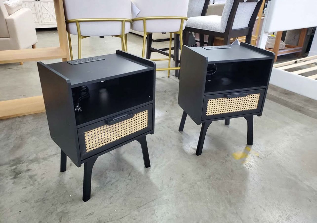 2 Rattan Nightstand with Charging Station Black