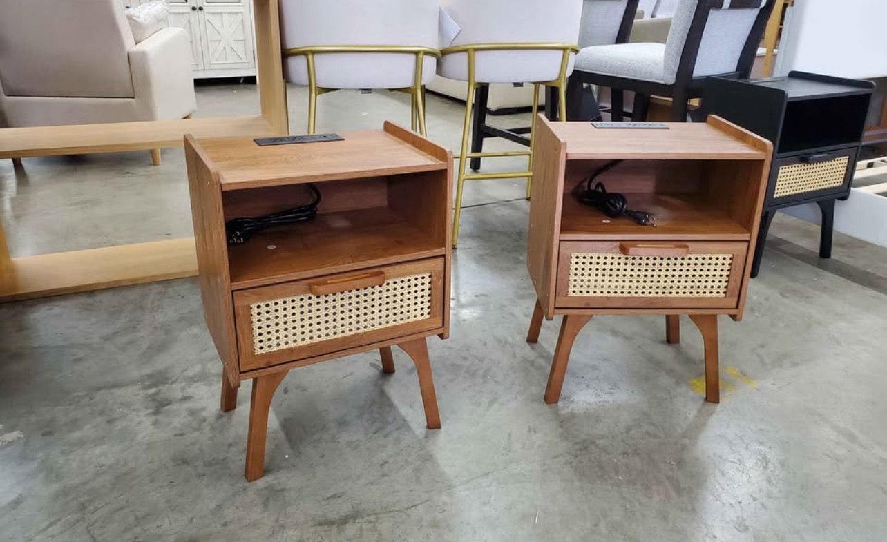 2 Rattan Nightstand with Charging Station Brown