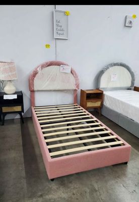 Twin Size Platform Bed Frame Upholstered Modern Boucle Bed Pink-No Box Spring Needed Twin Size Platform Bed Frame Upholstered Modern Boucle Bed Pink-No Box Spring Needed