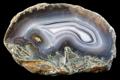 Heavily fortified Agate with concentric lines and Parallax