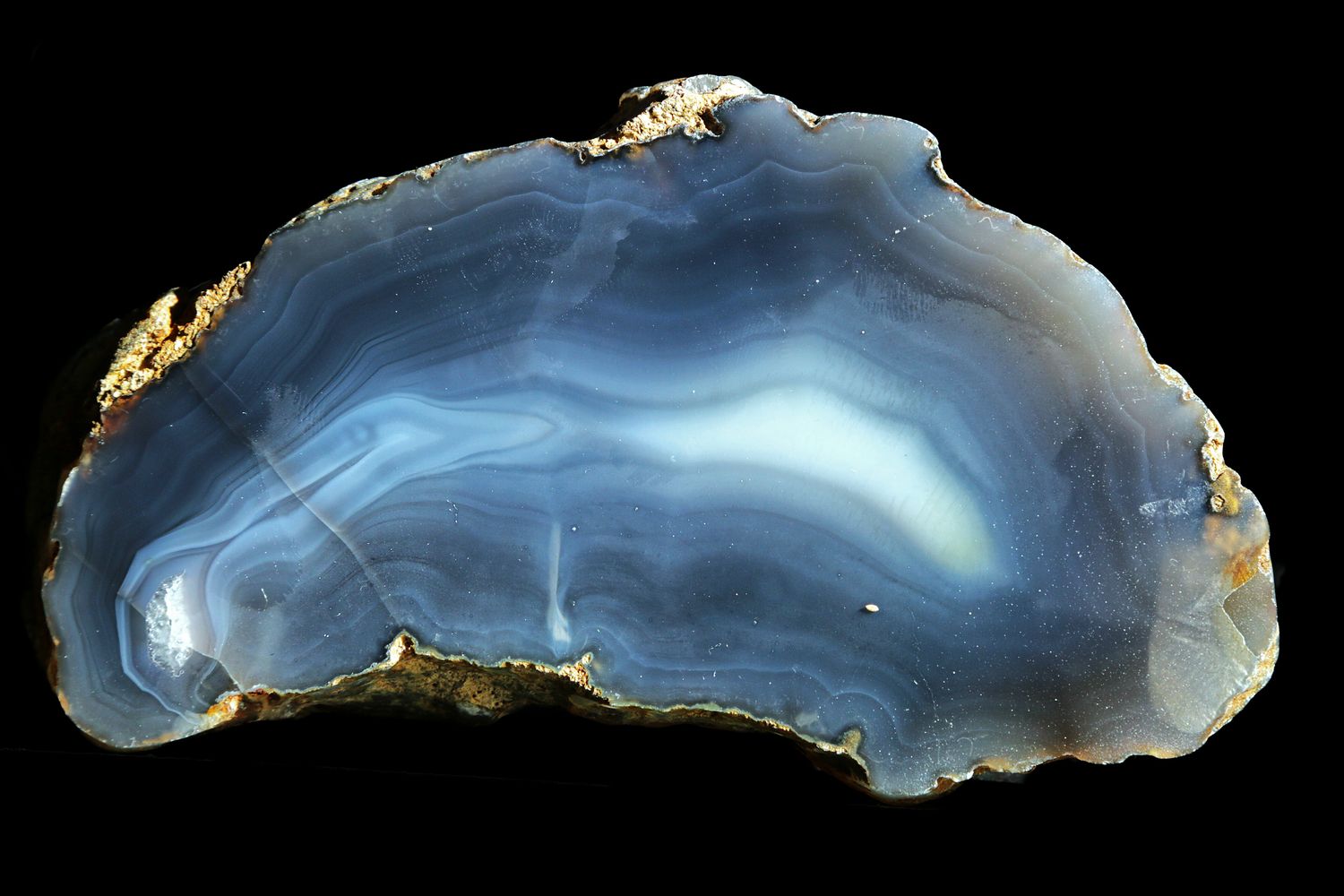 Blue Grey Fortified Agate with a whiteish centre