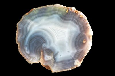 Fortification Agate with a “Kiwi” shaped centre.   Flawless Agate (no cracks or flaws) (2.4​ kg)