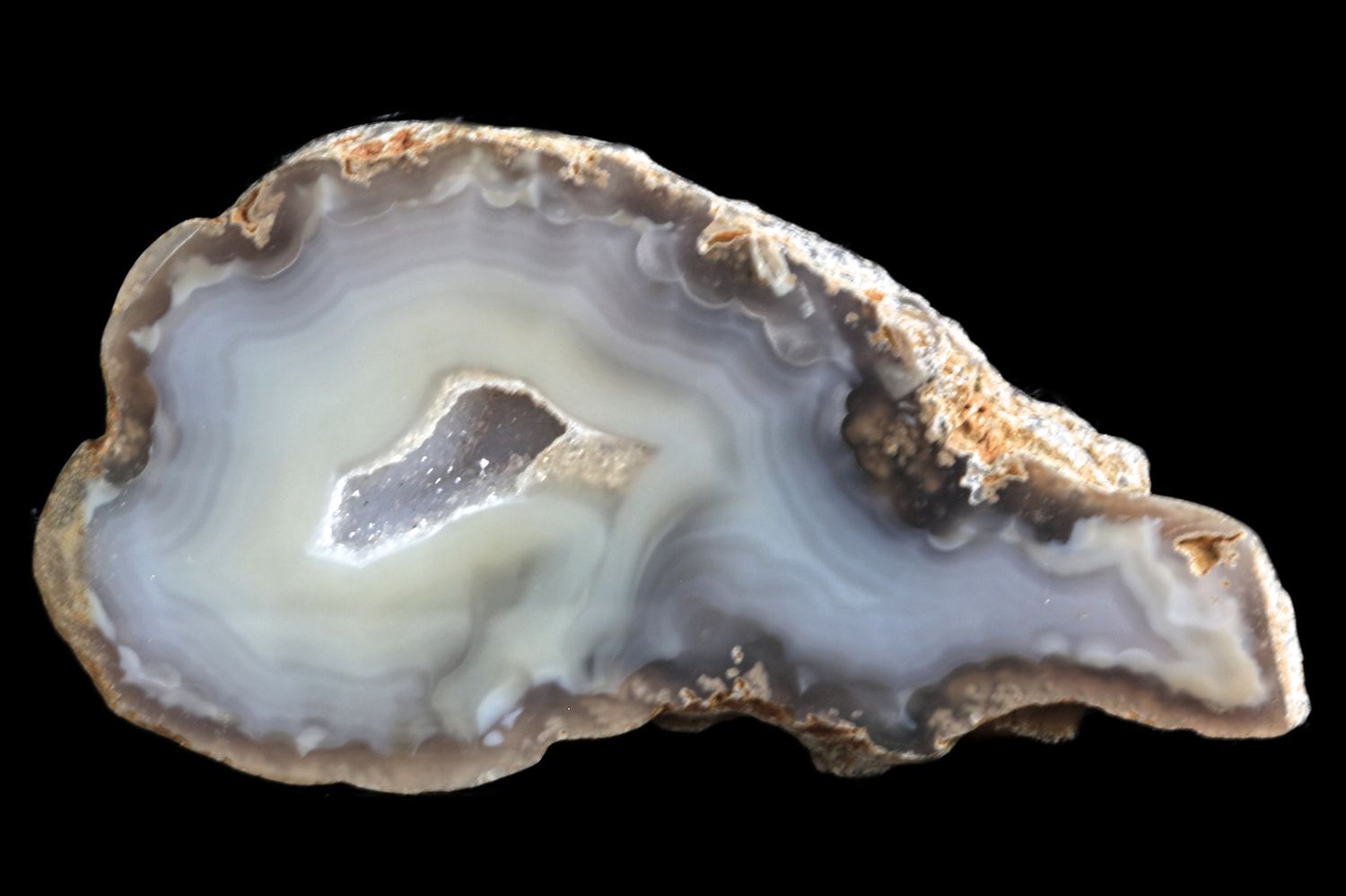 Fortification Agate, with geode centre