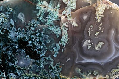 Moss Agate, Grey light Fortification Agate in one end (1.467 kg)