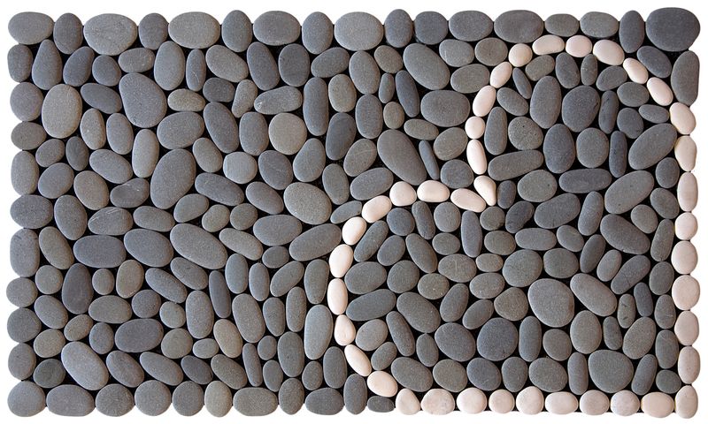 CORNER HEART Stonemat featuring a large white heart on the right side, surrounded by natural grey stones in a handmade design