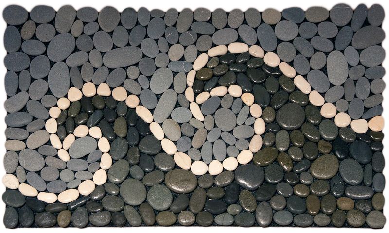 DOUBLE WAVE Stonemat with two white stone waves, polished dark stones below, and natural grey stones above