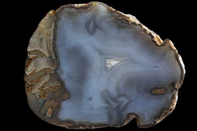 Light Fortification Agate with a milky centre, small crystal centre with mossy plumes (1 kg)