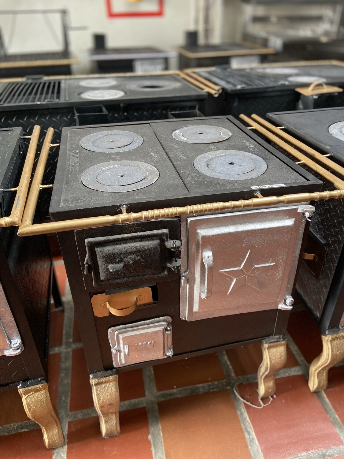 Estufa ecológica 4 puestos  en  lamina alfajor 2.5 mm con  horno  en aluminio  fundido