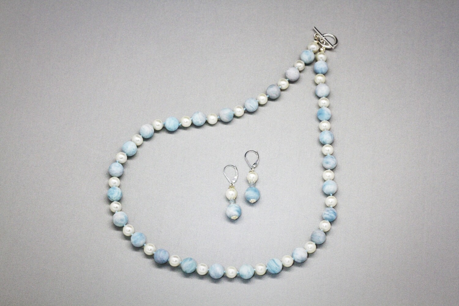 Matte aquamarine, pearl and silver beaded necklace