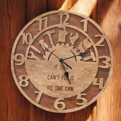 Orologio in legno da parete con testo personalizzato