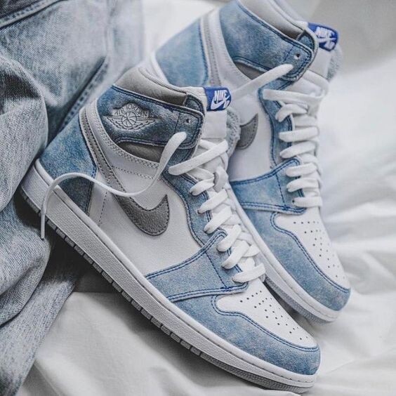 Jordan 1 High HYPER ROYAL SMOKE GREY