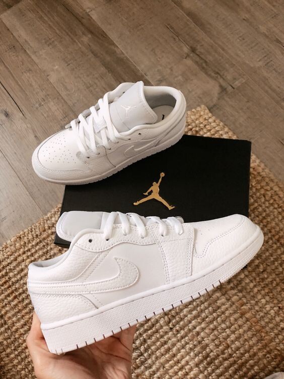 Jordan 1 low Triple White