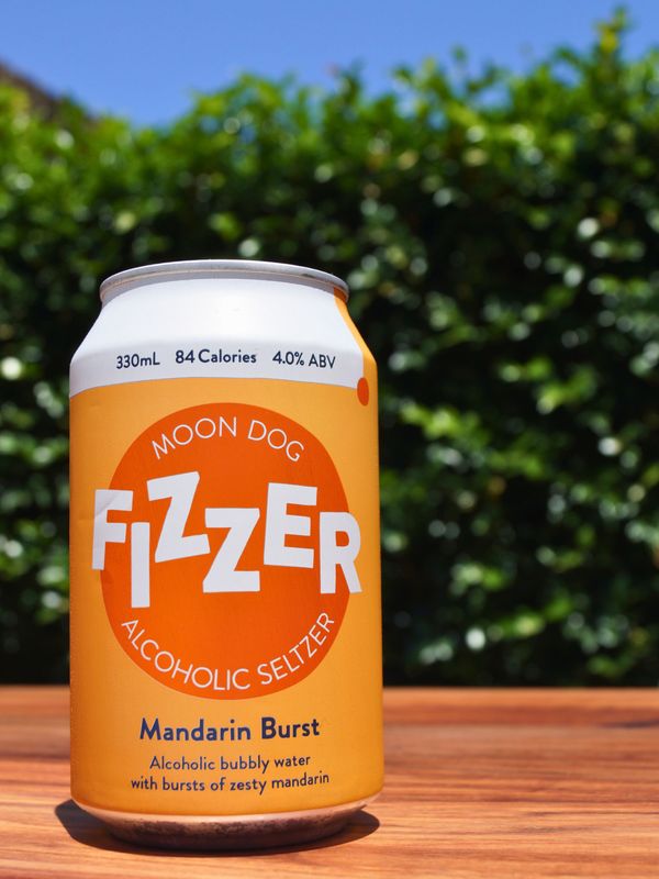 Moon Dog Fizzer Mandarin Burst Seltzer