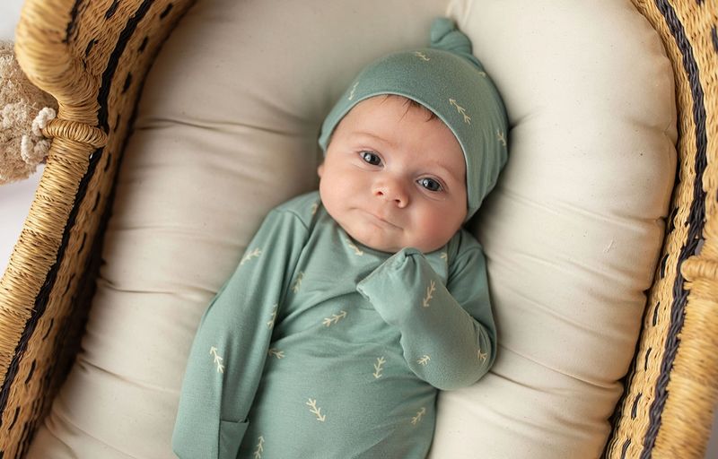 Arrow Print Knotted Baby Gown With Hat