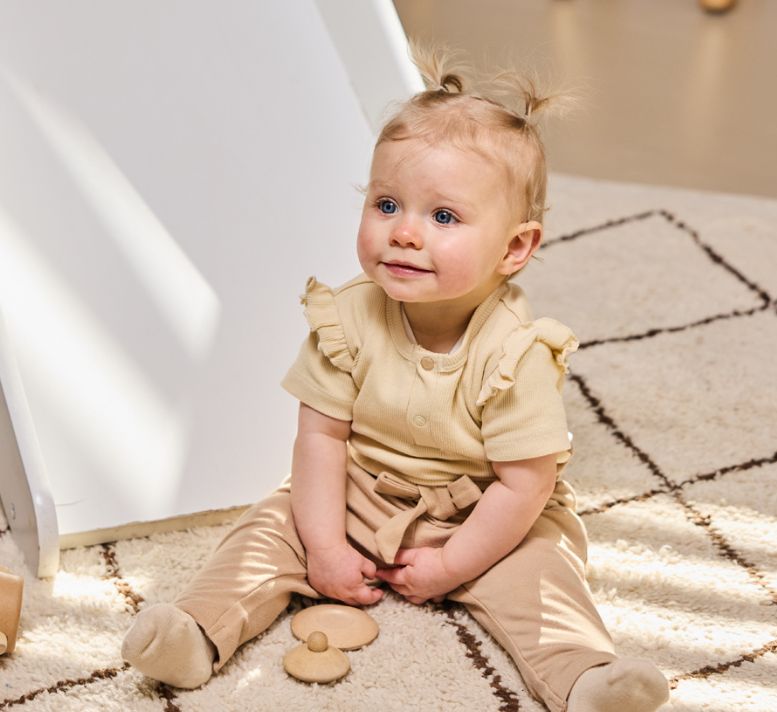 Dirkje Beige Bow Pants 6mo to 24mo left Dirkje Beige Bow Pants 6mo to 24mo left
