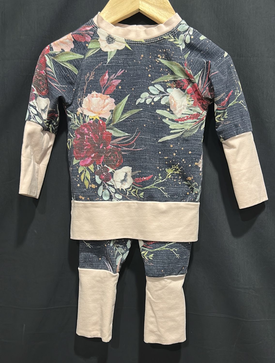 Used 3-12m Tiny Tims 2pc Floral Set
