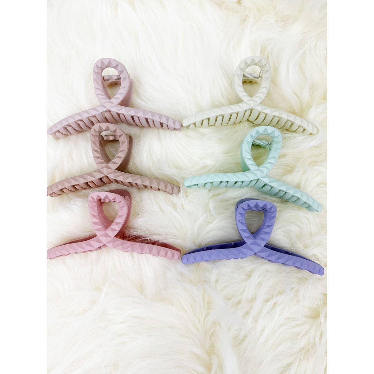 Embossed Loop Shape Jumbo Hair Claw