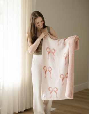 Luna Bow Blanket 30x40