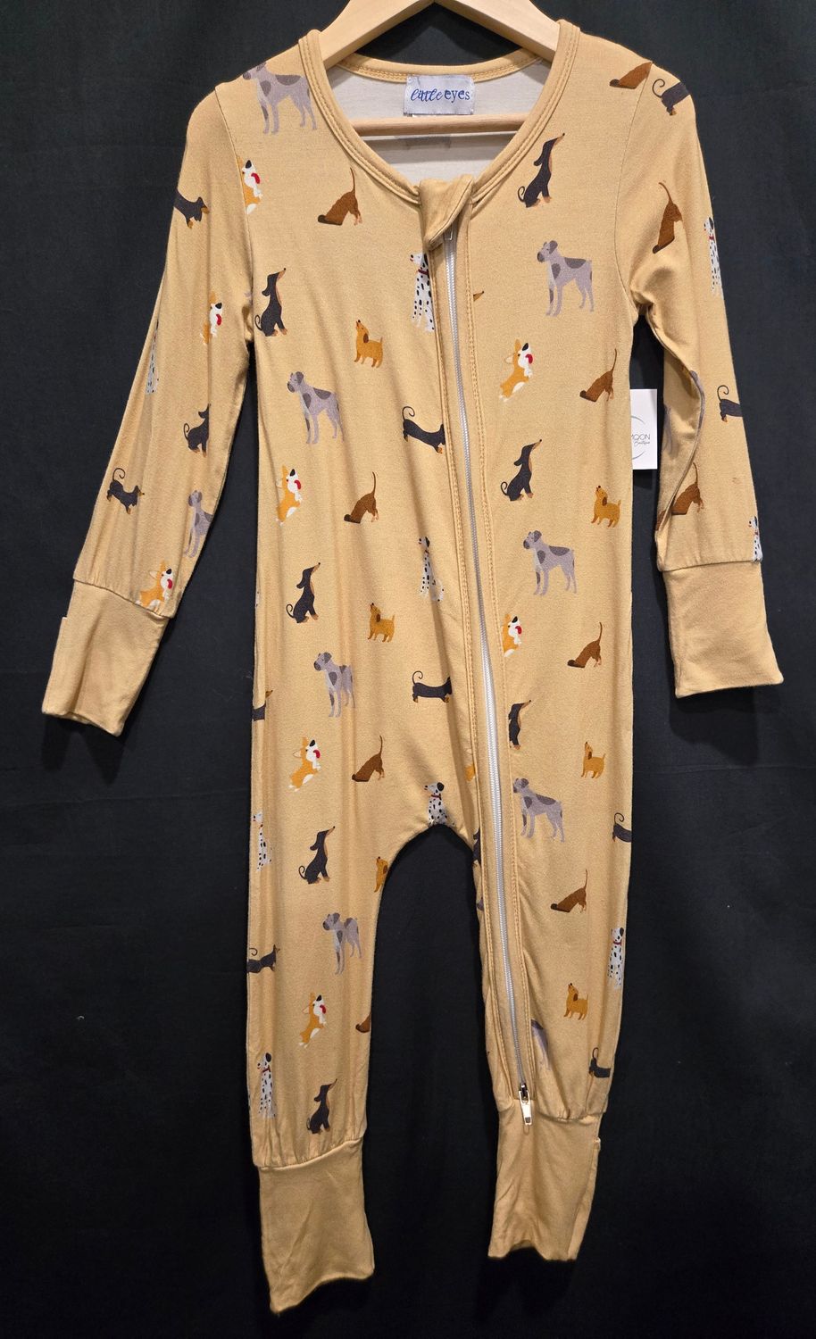 Used 2T Little Eyes Dog Sleeper