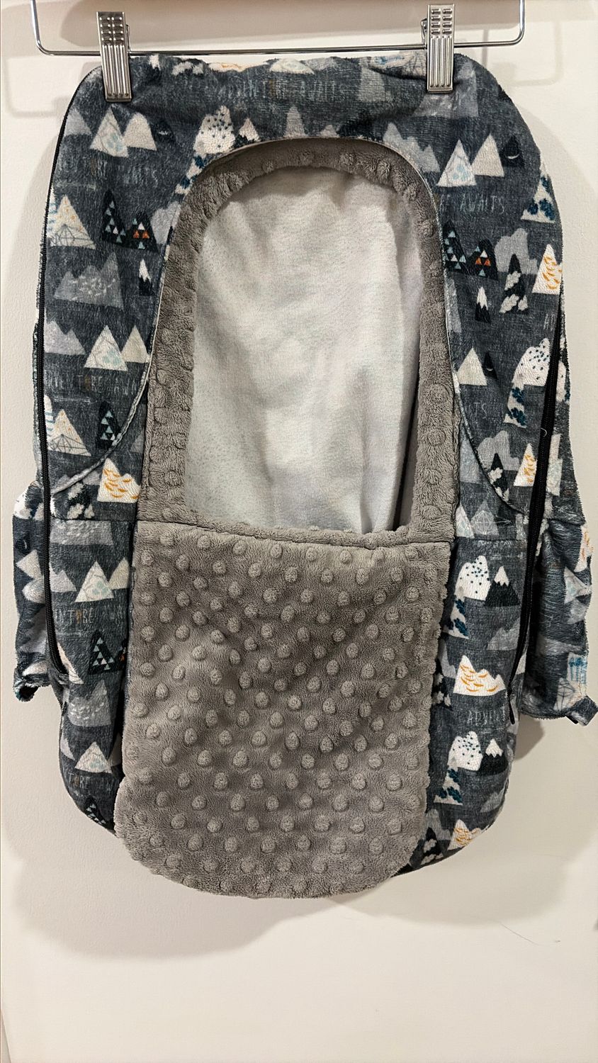 Used Gliz Mountain Winter Carseat Cover